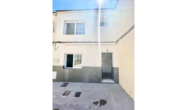 Återförsäljning - Town House -
Daya Vieja - Costa Blanca