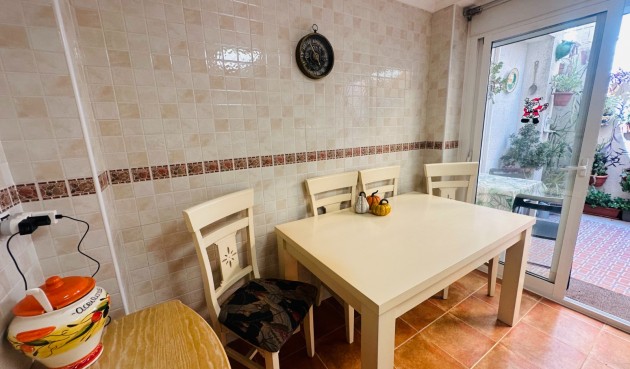 Brukt - Town House -
Jacarilla - Inland