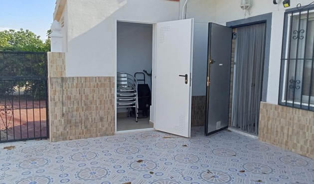 Resale - Bungalow -
Torrevieja - Torretas