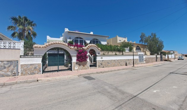 Brukt - Villa -
San Miguel de Salinas - Inland