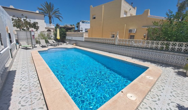 Brukt - Villa -
San Miguel de Salinas - Inland