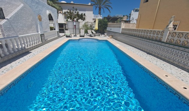 Brukt - Villa -
San Miguel de Salinas - Inland