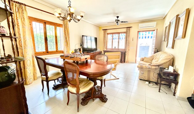 Brukt - Villa -
La Zenia - Costa Blanca