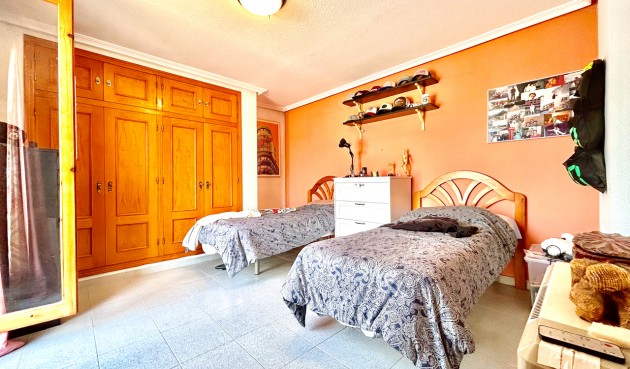 Brukt - Villa -
La Zenia - Costa Blanca