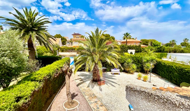 Brukt - Villa -
La Zenia - Costa Blanca