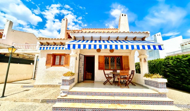 Brukt - Villa -
La Zenia - Costa Blanca