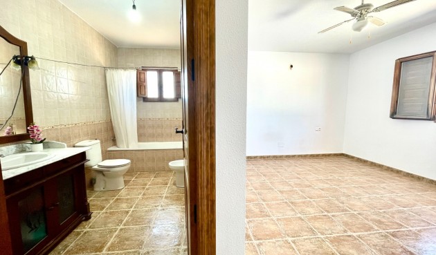 Brukt - Villa -
Catral - Costa Blanca