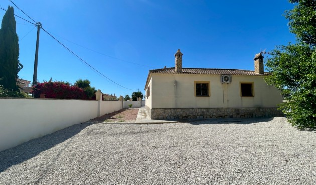 Brukt - Villa -
Catral - Costa Blanca