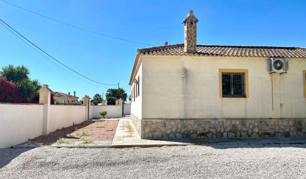 Brukt - Villa -
Catral - Costa Blanca