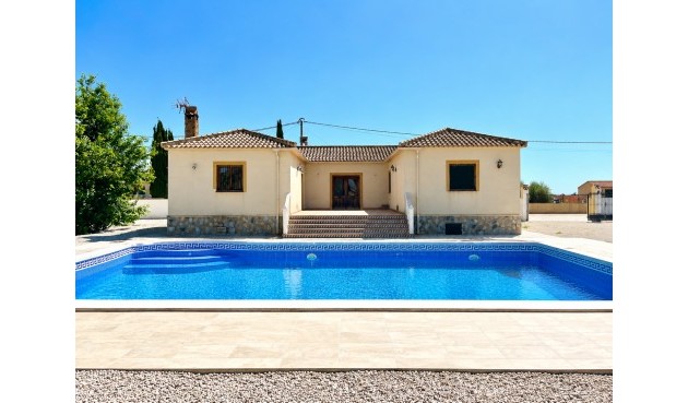 Brukt - Villa -
Catral - Costa Blanca