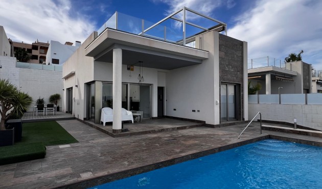 Brukt - Villa -
Orihuela Costa - Costa Blanca
