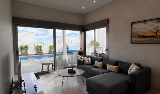 Brukt - Villa -
Orihuela Costa - Costa Blanca