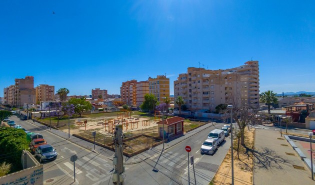 Brukt - Town House -
Torrevieja - Nueva Torrevieja