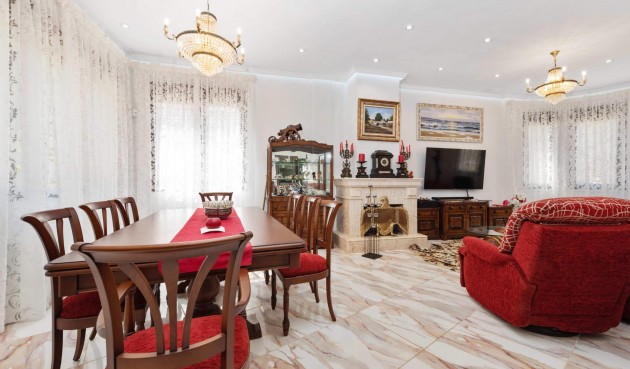 Brukt - Villa -
Orihuela Costa - Costa Blanca