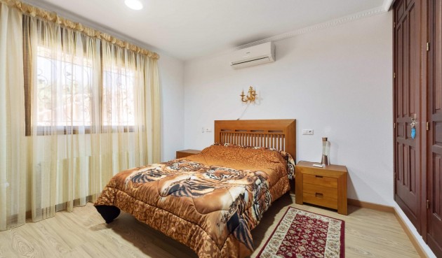 Brukt - Villa -
Orihuela Costa - Costa Blanca