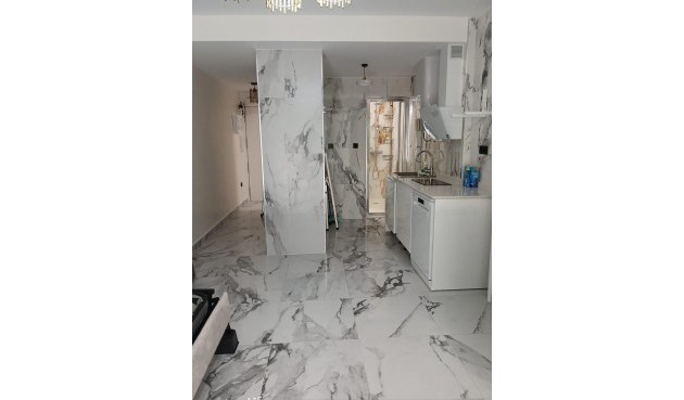 Återförsäljning - Apartment -
Torrevieja - Centro