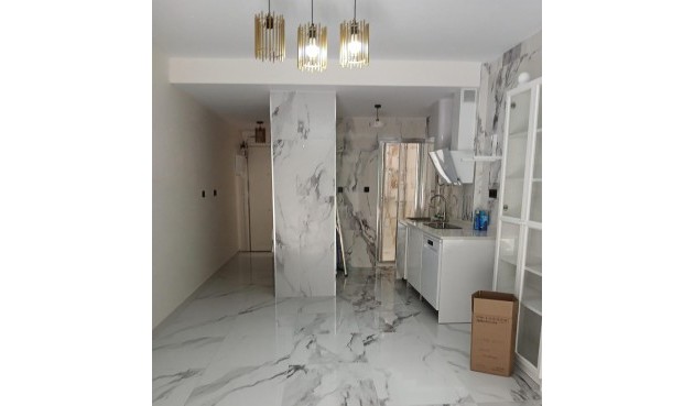 Återförsäljning - Apartment -
Torrevieja - Centro