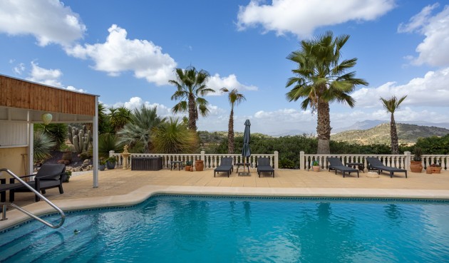 Brukt - Villa -
La Zarza - Inland