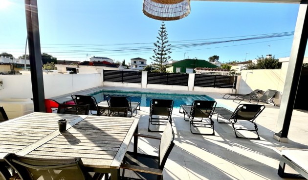 Brukt - Villa -
Los Balcones - Costa Blanca
