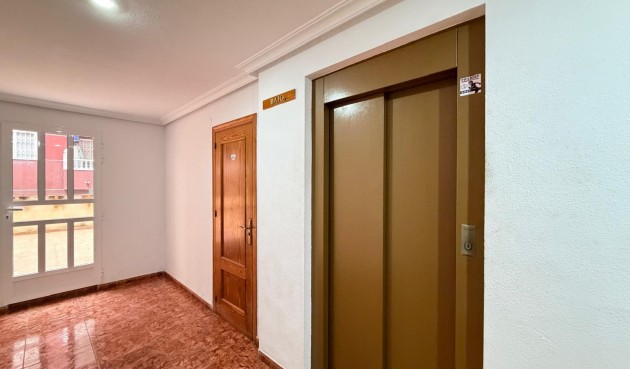 Brukt - Apartment -
Torrevieja - Estacion De Autobuses