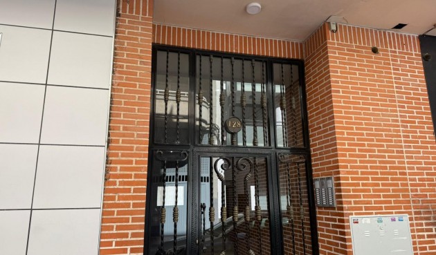 Resale - Apartment -
Torrevieja - Centro