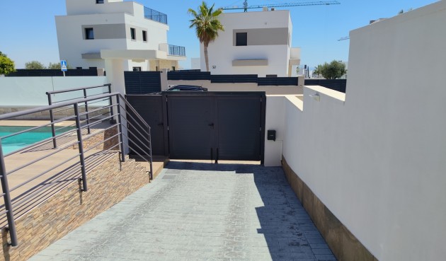 Brukt - Villa -
San Miguel de Salinas - Inland