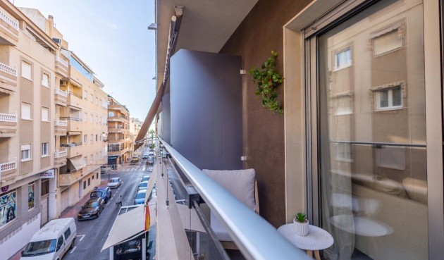Resale - Apartment -
Torrevieja - Las Calas
