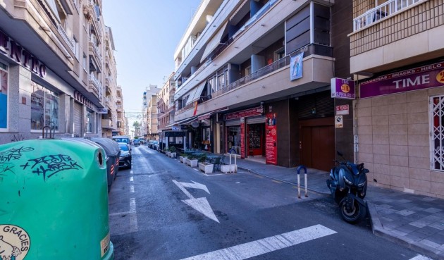 Resale - Apartment -
Torrevieja - Las Calas
