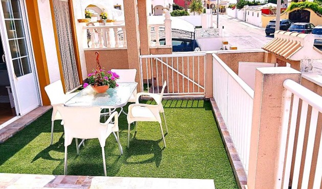 Brukt - Town House -
Orihuela Costa - Los Almendros-la Florida
