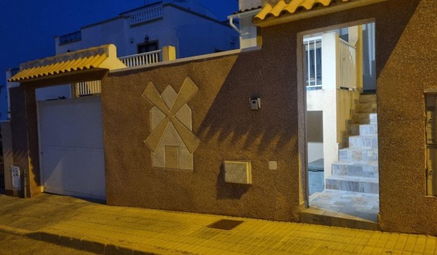 Brukt - Town House -
Orihuela Costa - Los Almendros-la Florida