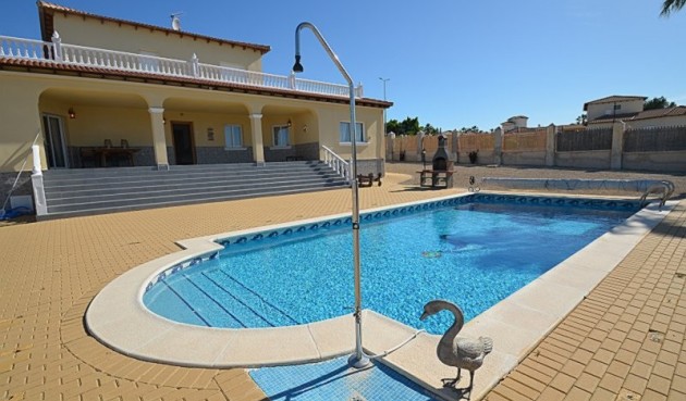 Återförsäljning - Villa -
Campos del Río - Inland