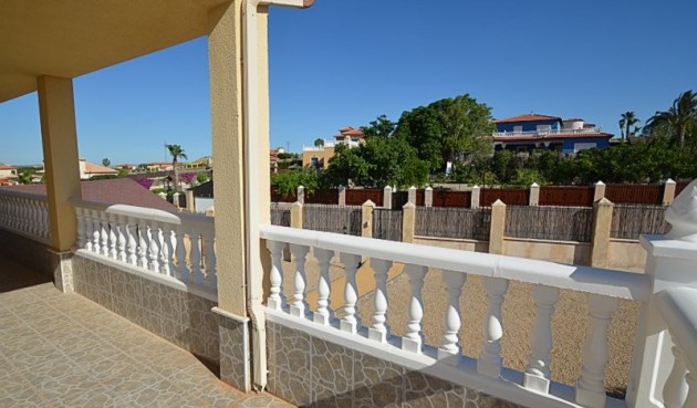 Återförsäljning - Villa -
Campos del Río - Inland