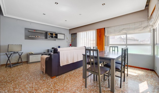 Resale - Apartment -
Torrevieja - Centro