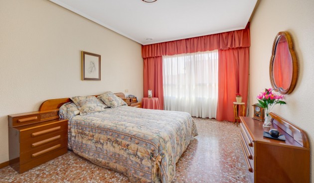 Resale - Apartment -
Torrevieja - Centro
