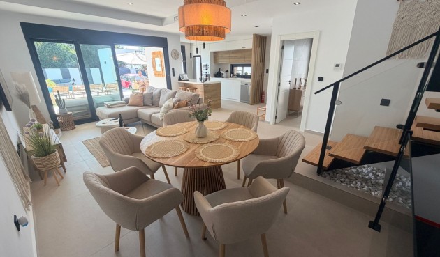 Resale - Villa -
Dolores - Costa Blanca