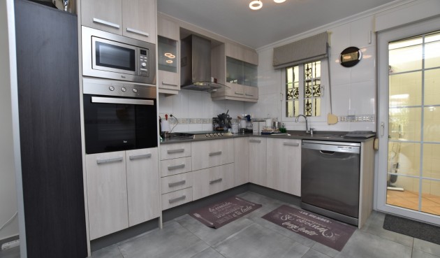Resale - Villa -
Orihuela Costa - Costa Blanca
