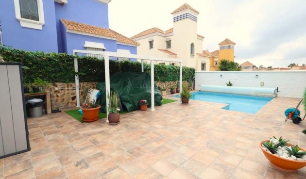 Resale - Villa -
San Miguel de Salinas - Inland