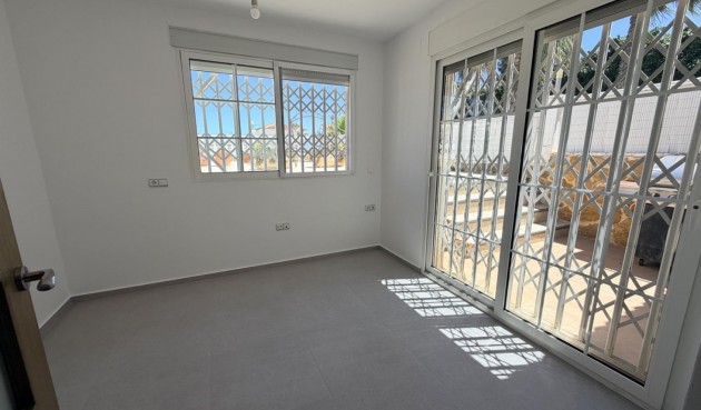 Resale - Villa -
Torrevieja - Costa Blanca