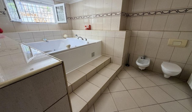 Resale - Villa -
Torrevieja - Costa Blanca