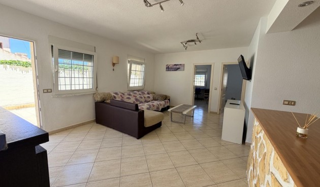 Resale - Villa -
Torrevieja - Costa Blanca