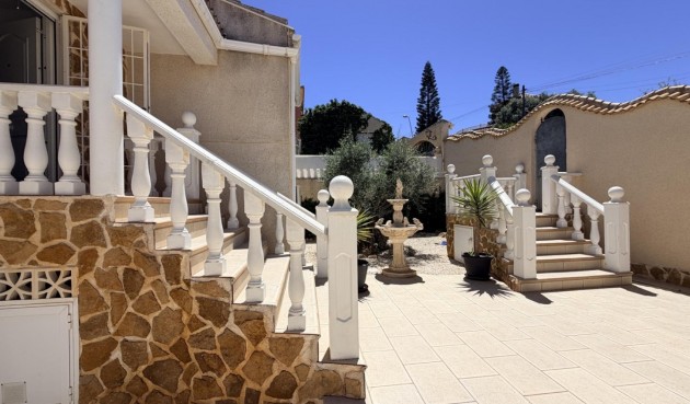 Resale - Villa -
Torrevieja - Costa Blanca