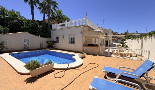 Resale - Villa -
Torrevieja - Costa Blanca