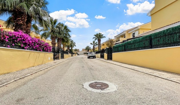 Resale - Villa -
Orihuela Costa - Costa Blanca
