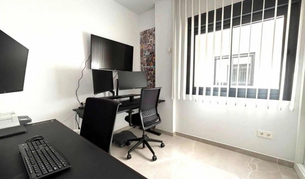 Resale - Penthouse -
Torrevieja - Las Piscinas Naturales