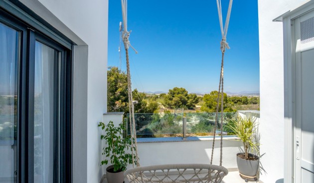 Resale - Villa -
Villamartin - Costa Blanca