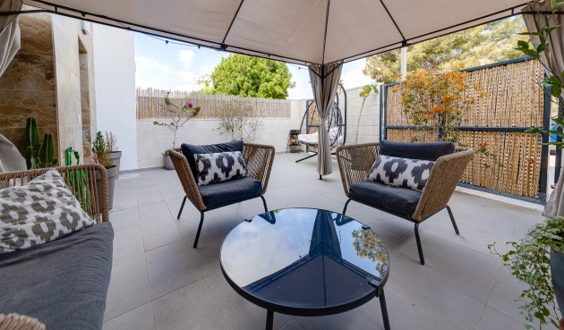 Resale - Villa -
Villamartin - Costa Blanca