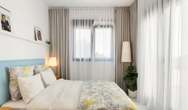 Resale - Villa -
Villamartin - Costa Blanca