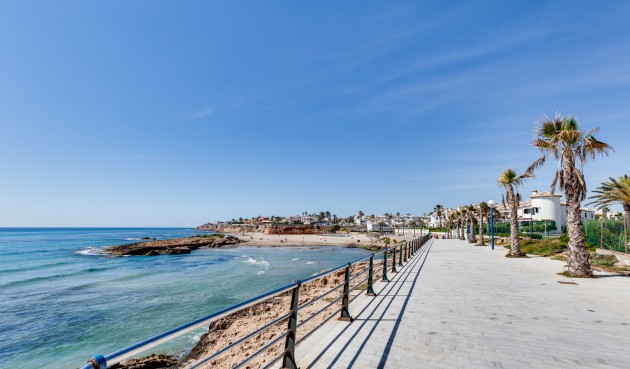Resale - Villa -
Villamartin - Costa Blanca
