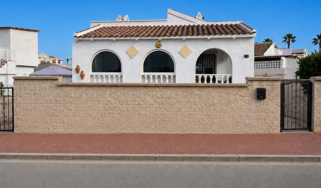Resale - Villa -
Camposol - Inland