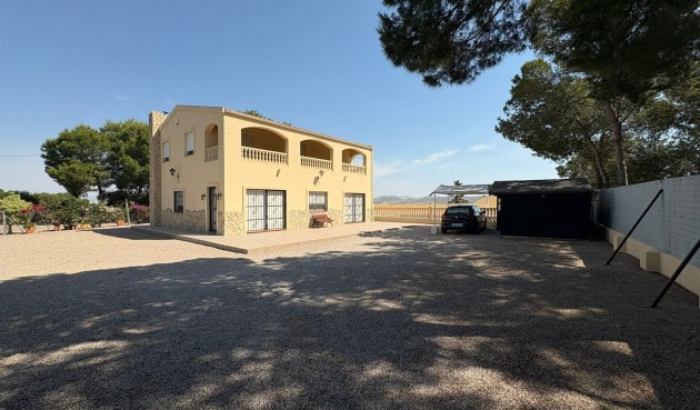 Resale - Villa -
Canadas De San Pedro - Inland